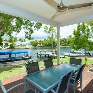 Noosa Entrance Waterfront 4* Noosaville