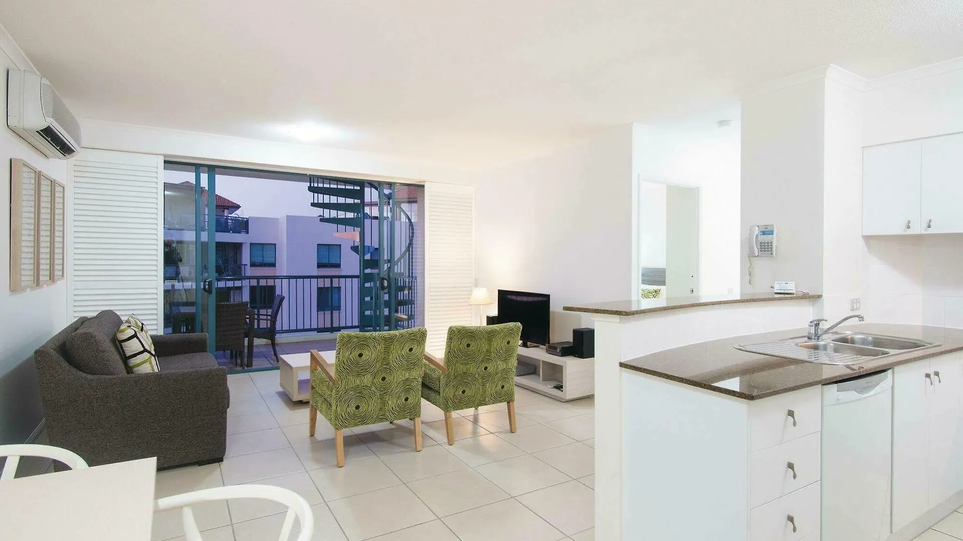 **** Aparthotel Oaks Sunshine Coast Seaforth Resort Alexandra Headland Australia